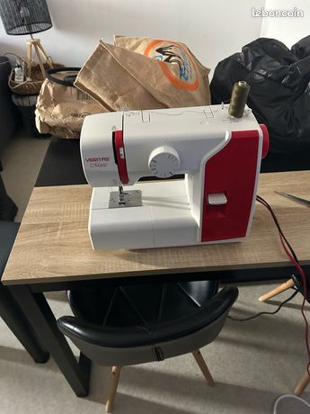 Machine à coudre veritas