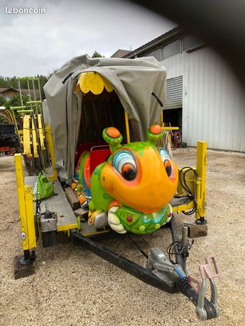 Manege sur rail mille pattes sur remorque