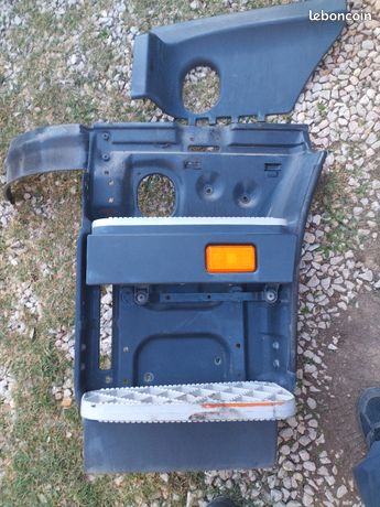 Marche pieds camion Scania gauche
