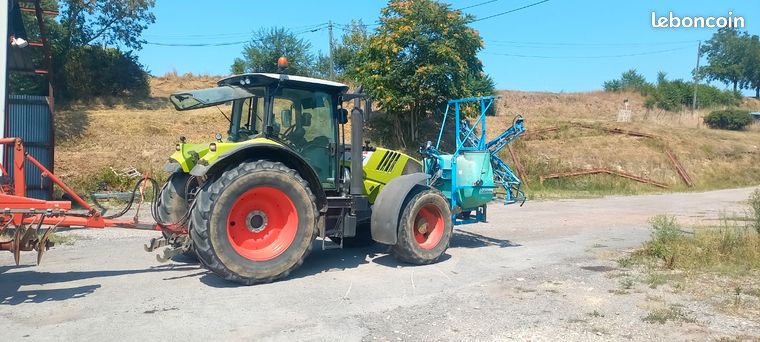 Matériel agricole tracteur