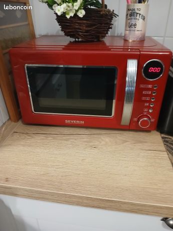 Micro ondes ROUGE