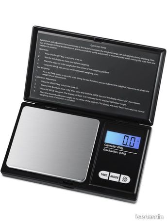 Mini balance de précision fournie avec piles (500 gr de capacité à 0,01 gr près)