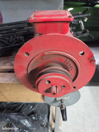 Moteur triphasé