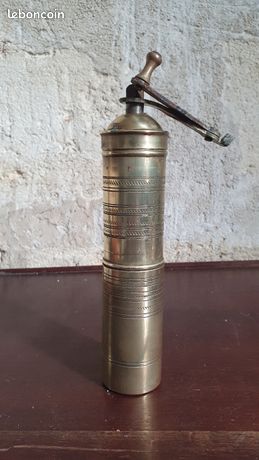 Moulin a cafe laiton cuivre dore ancien manivelle ottoman ou poivre