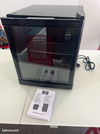 Métro PROFESSIONAL Minibar GPC1046 Dimensions 43 x 48 x 51.5 cm 46 L noir Réfrigérateur canette petites bouteilles commerce bar
