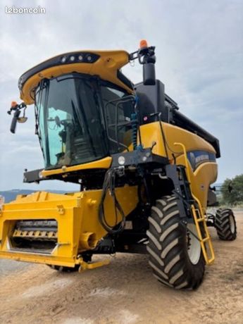 New Holland CX 5090 ETROITE HILLSIDE