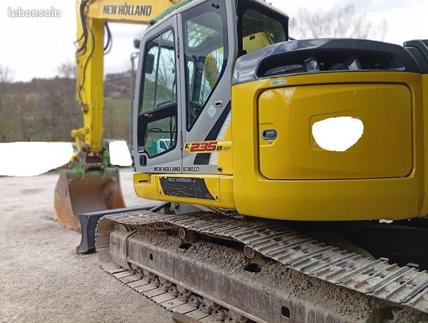 New Holland Kobelco E 235 BSR2