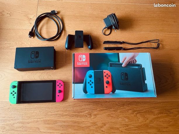 Nintendo Switch + accessoires + carte SD - PARFAIT ÉTAT