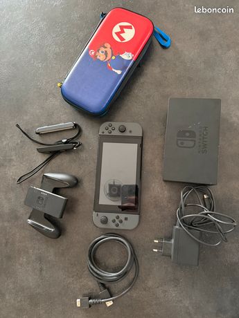 Nintendo Switch + pochette Mario