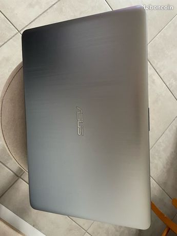 Ordinateur portable ASUS avec sac de transport et souris