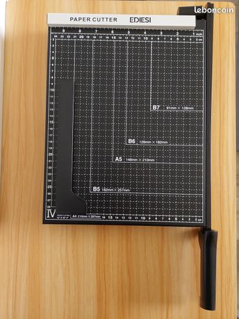 Paper cutter