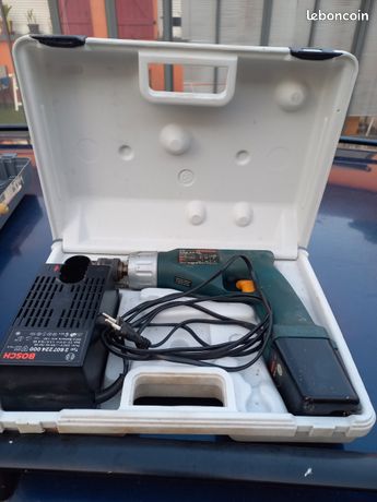 Perceuse visseuse bosch 9.6v 
Batterie à revoir