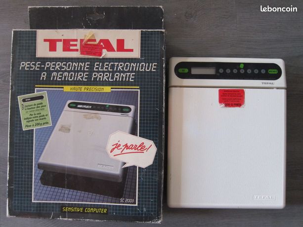 Pèse-personne électronique parlant à mémoires
