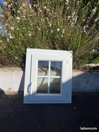 Petite fenêtre PVC