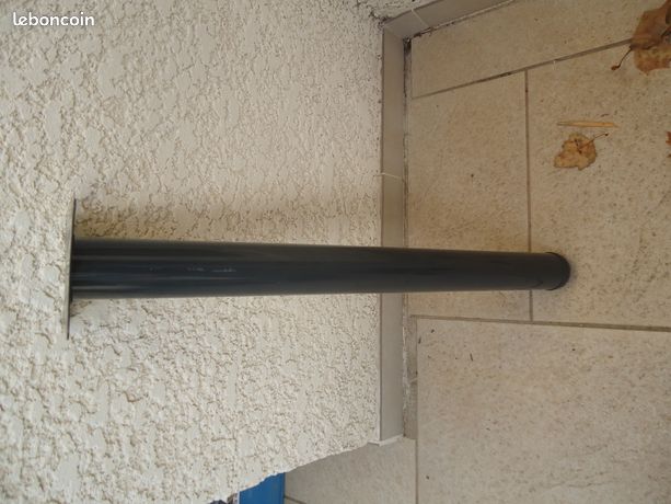 Pied metalique