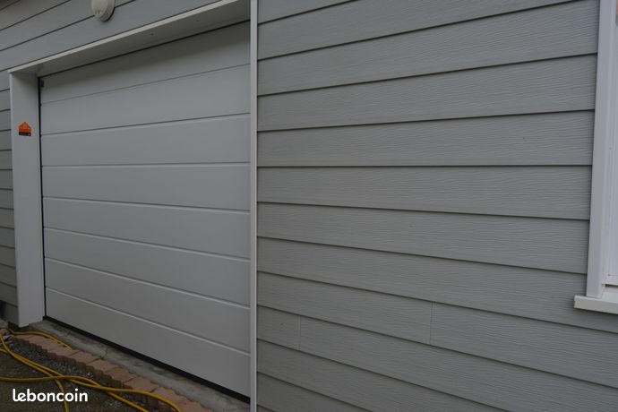 Porte de garage sectionnelle isolée