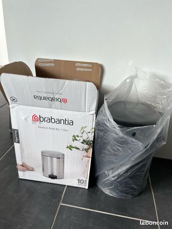 Poubelle Brabantia Newlcon 5L avec défaut sur le couvercle