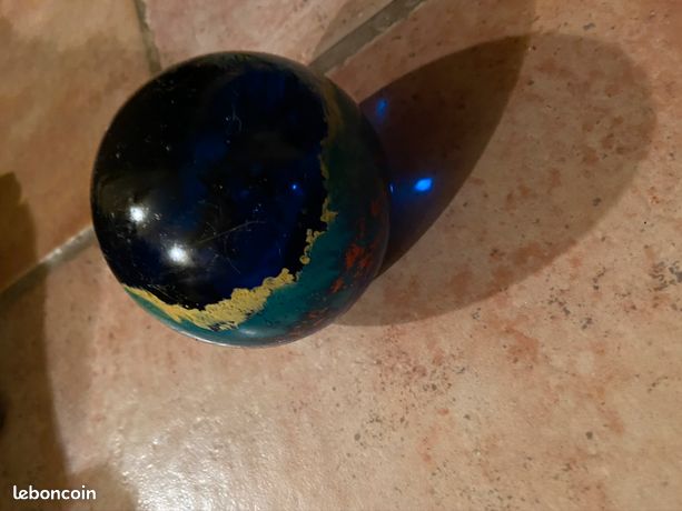 Presse-papier boule en verre bleu