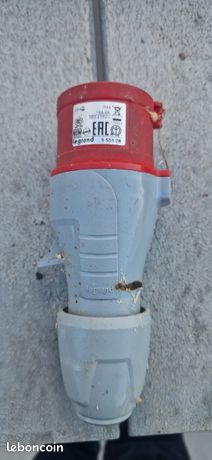 Prise 16A 380V~ à 415V~ 3P+T