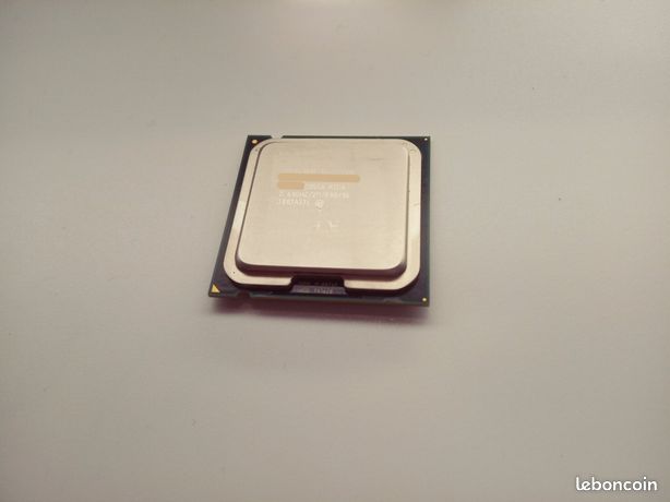 Processeur intel SL6TL Pentium Dual-Core E5300 26 GHZ Socket 775 2 coeurs