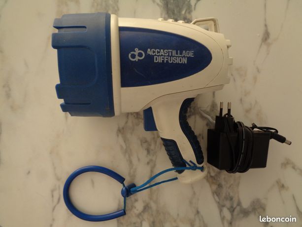 PROJECTEUR LED ÉTANCHE accastillage RECHARGEABLES Avec son chargeur. Expedition possible