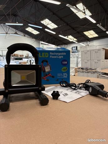 Projecteur LED Rechargeable 10W – Étanche IP65