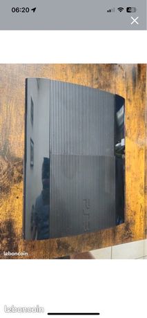 PS3 slim avec 2 manettes non officiel excellent état