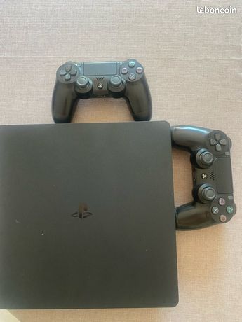 Ps4 slim +deux manettes + jeux