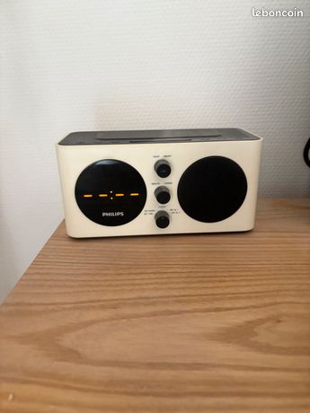 Radio réveil noir et blanc