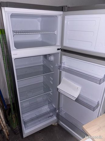 Réfrigérateur BEKO avec congélateur en haut