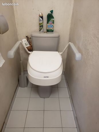 Rehausseur WC adulte réglable avec accoudoirs et abattant Aquatec AT 900