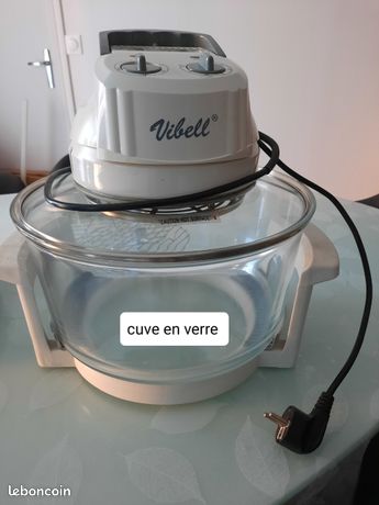 Robot cuiseur petit fourTBE.lire description et voire photos. À LA PORTE