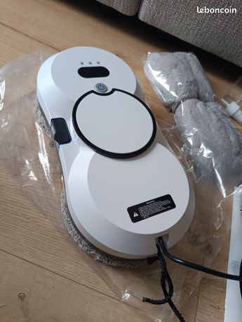 Robot lave vitres