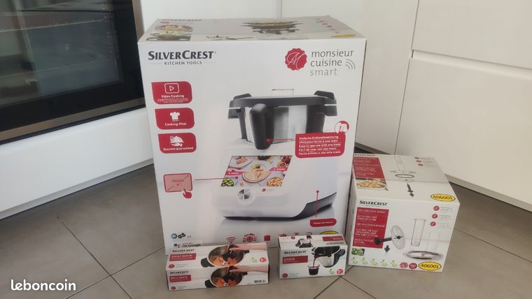Robot de cuisine Monsieur Cuisine Smart avec tous les accessoires