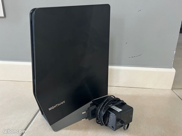 Routeur WiFi 6 Netgear Nighthawk AX8 (EAX80)