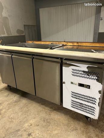 Saladette frigorifié 3 portes vitrée 2.m x 70 professionnels