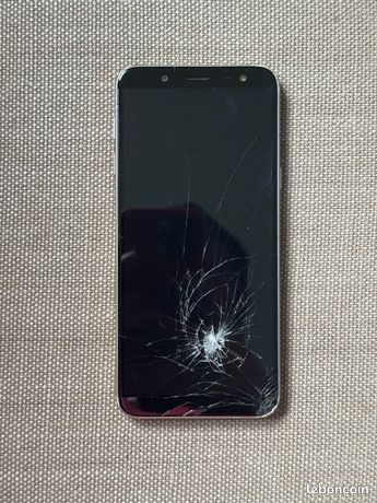 Samsung galaxy J6 écran prend la charge