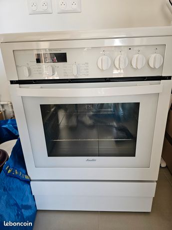 SAUTER Cuisinière vitrocéramique four multifonctions pyrolyse grand foyer de 2500 W et 22cm