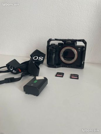 Sony A7iii + batterie + 2 cartes SD + cage Smallrig