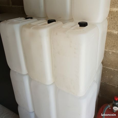 Stock bidons jerrican fut baril