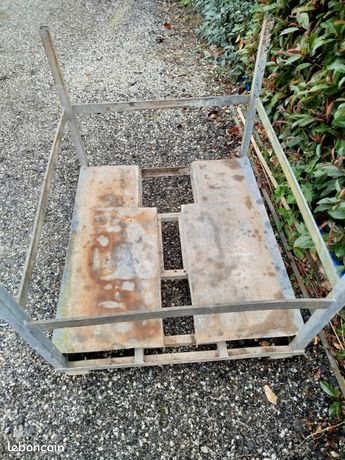 Support cuve à eau