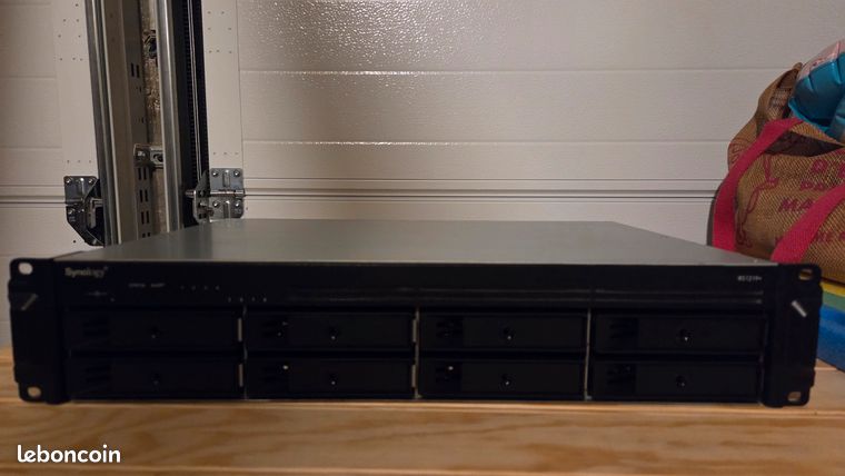 Synology RS1219+ Serveur NAS Rack 2U RAM Crucial 16Go