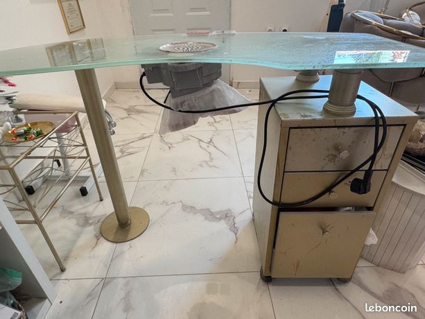 Table à ongle