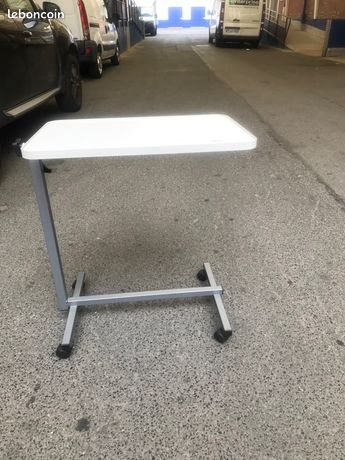 Table d’appoint pour malade