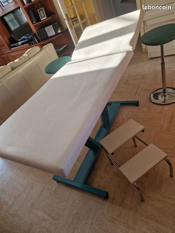 Table de massage / soins / d'examen avec tabourets et marchepied
