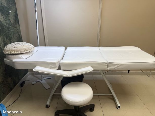 Table esthétique et chaise