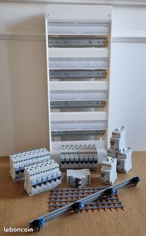Tableau / Coffret Electrique 4 rangées 13 modules 4 Inter diff + 24 disjoncteurs Composants Legrand