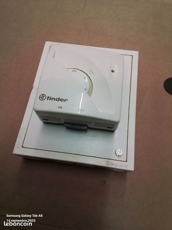 Thermostat d'ambiance Finder sur platine