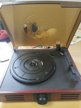 Tourne disque vintage avec haut parleur intégré