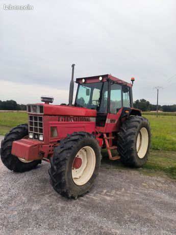 Tracteur 1255 INTERNATIONAL